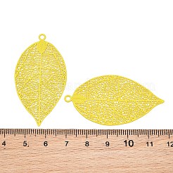 スプレー塗装された403ステンレススチール製ペンダント  葉のチャーム  きいろ  49x26x0.2mm  穴：2mm&nbsp;SA-CBA5926-01C