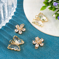 4 個 2 スタイル透明ガラスペンダント  金色のトーン真鍮のパーツと  蝶＆花  透明  15~16x14.5~19x4.5~6mm  穴：1~3.5mm  2個/スタイル&nbsp;FIND-TADJ0001-01
