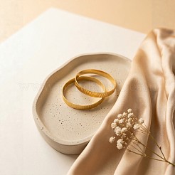 女性用真鍮ストライプバングル  ゴールドカラー  内径：2.80インチ（7.1cm）&nbsp;WG1B245-01
